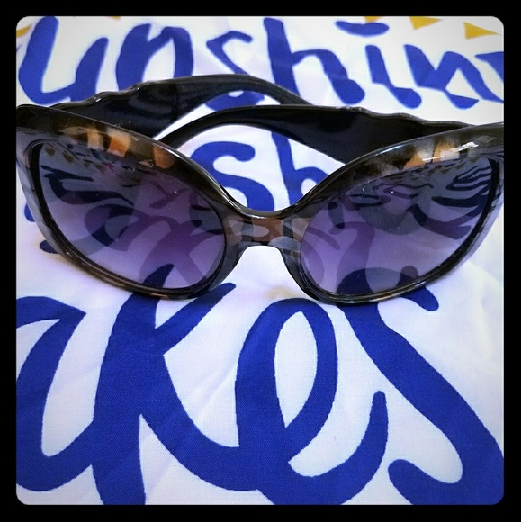 SUNGLASSES!! BEAUTIFUL detail!🌹 - Picture 3 of 7